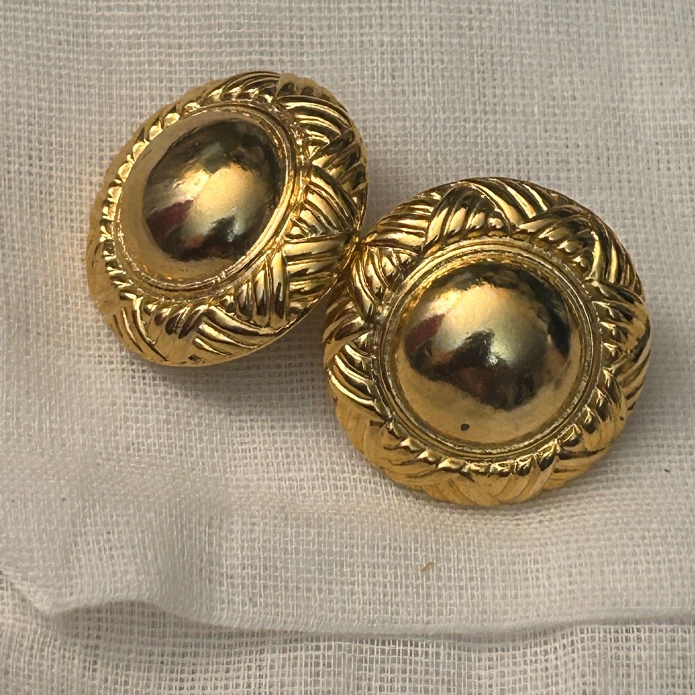 Vintage Gold-Tone Women's Clip On Earrings